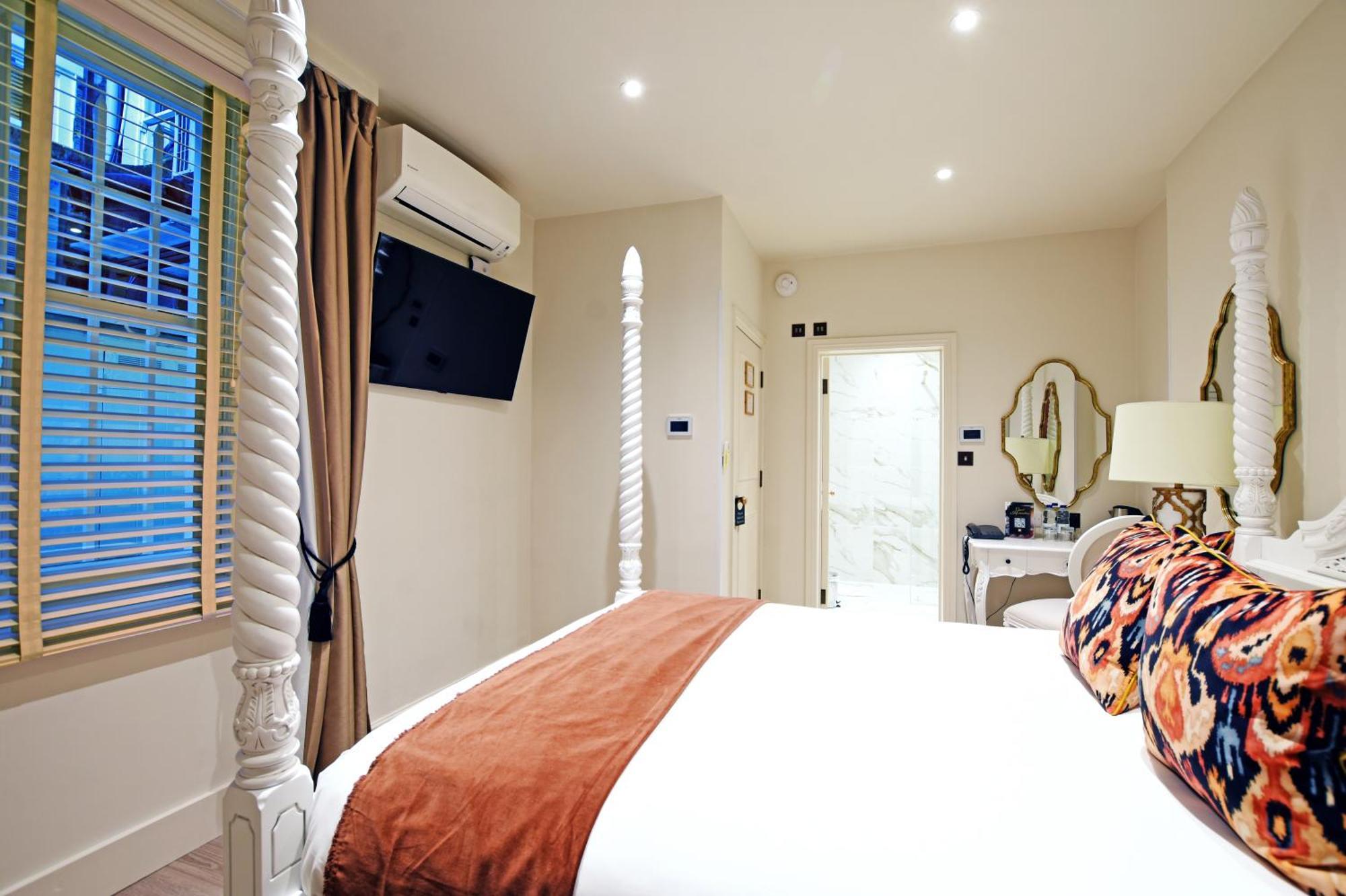 Luxury Four Poster